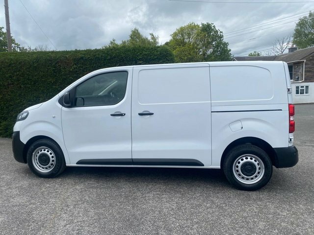 Vauxhall Vivaro 2900 Dynamic L1 Swb 1.5Td 100Ps DS72NNR White #4
