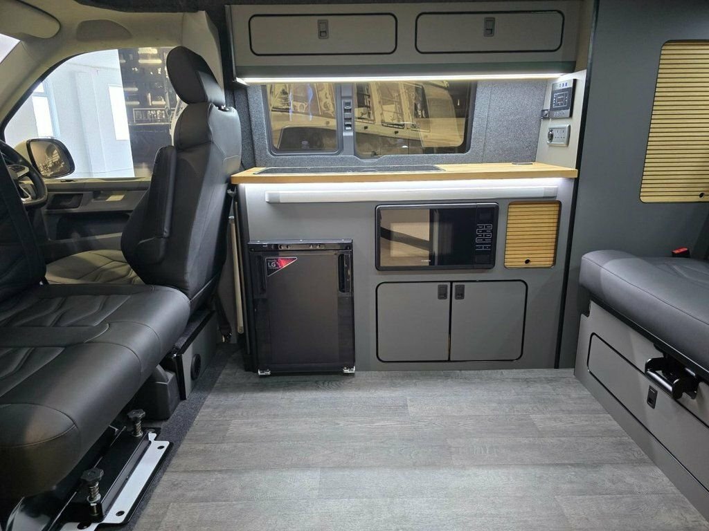 Volkswagen Campervan Diesel BF72EYD White #4