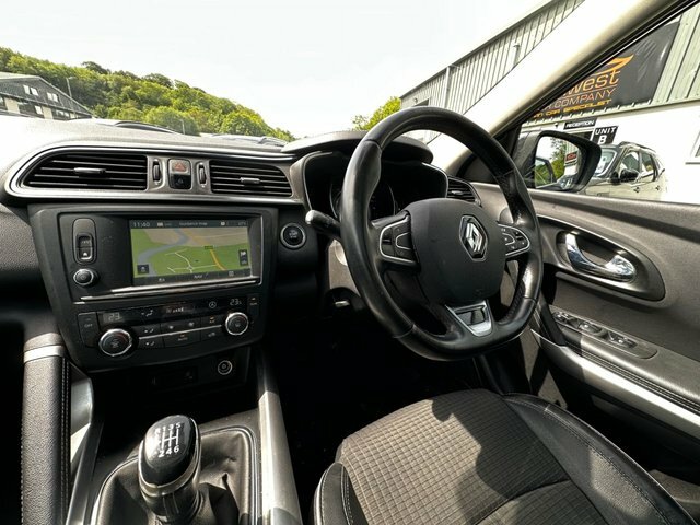 Renault Kadjar Dci Signature Nav Suv HK18XNG Black #3