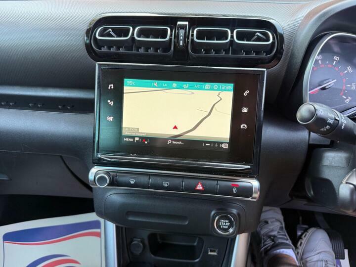 Citroen C3 Aircross 1.2 Puretech Flair Euro 6 KV19NWH Black #2