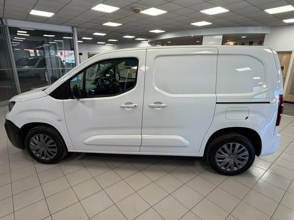Peugeot Partner 1.5L Asphalt Premium YL23FWD White #4