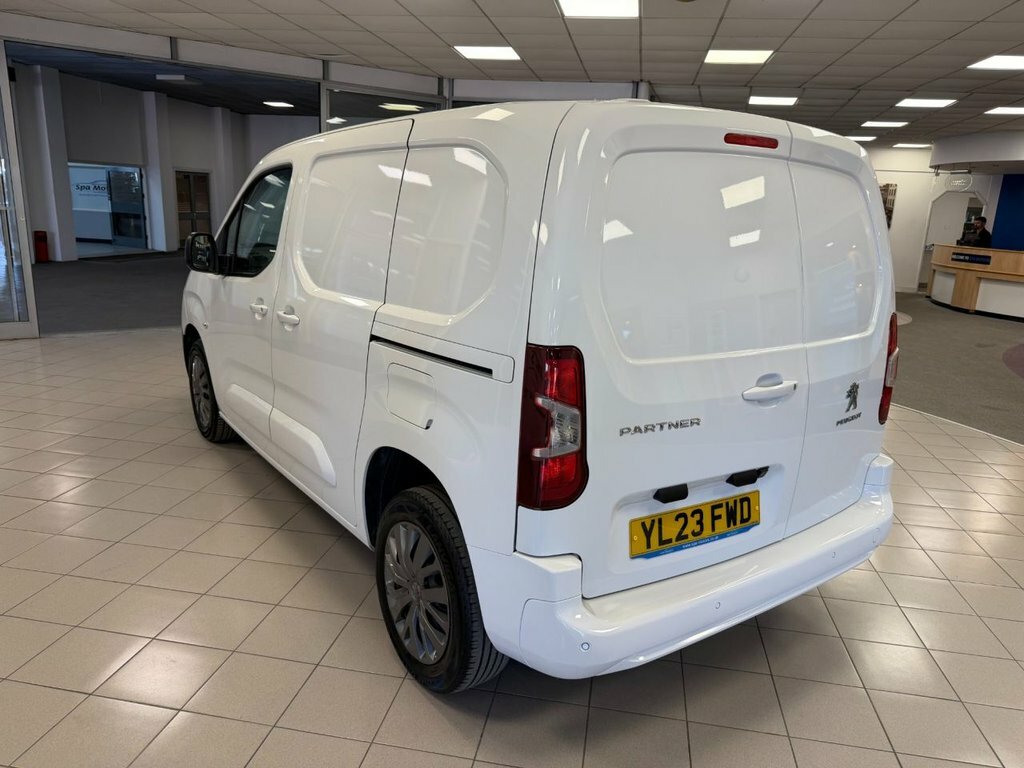 Peugeot Partner 1.5L Asphalt Premium YL23FWD White #5