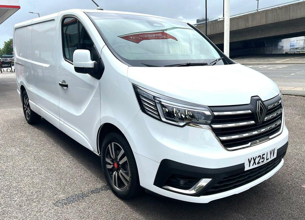 Renault Trafic Renault Trucks Exclusive 150Bhp YX25LYV White #4