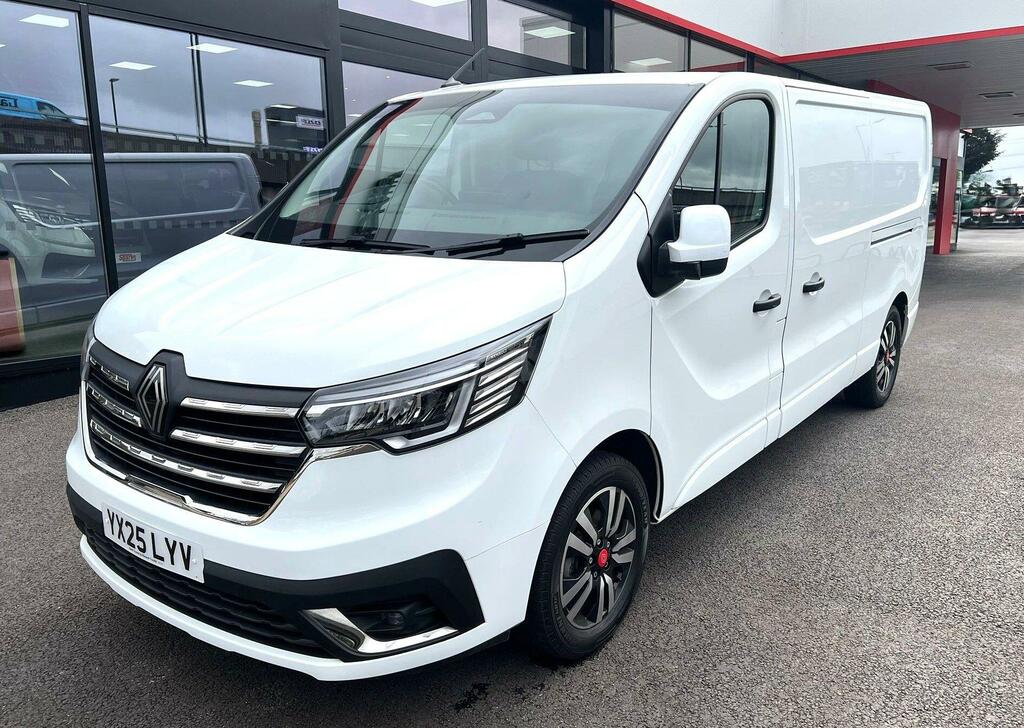 Renault Trafic Renault Trucks Exclusive 150Bhp YX25LYV White #2