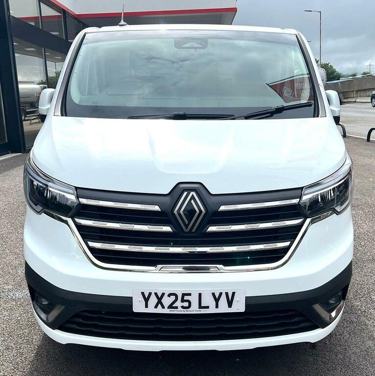 Renault Trafic Renault Trucks Exclusive 150Bhp YX25LYV White #5