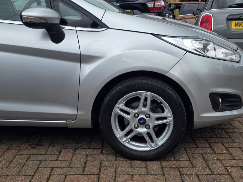Ford Fiesta Zetec Silver #5