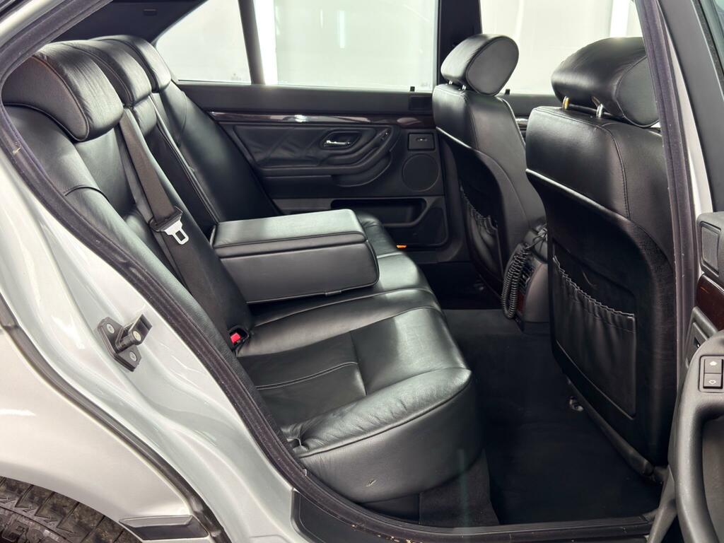 BMW 7 Series Blue #10