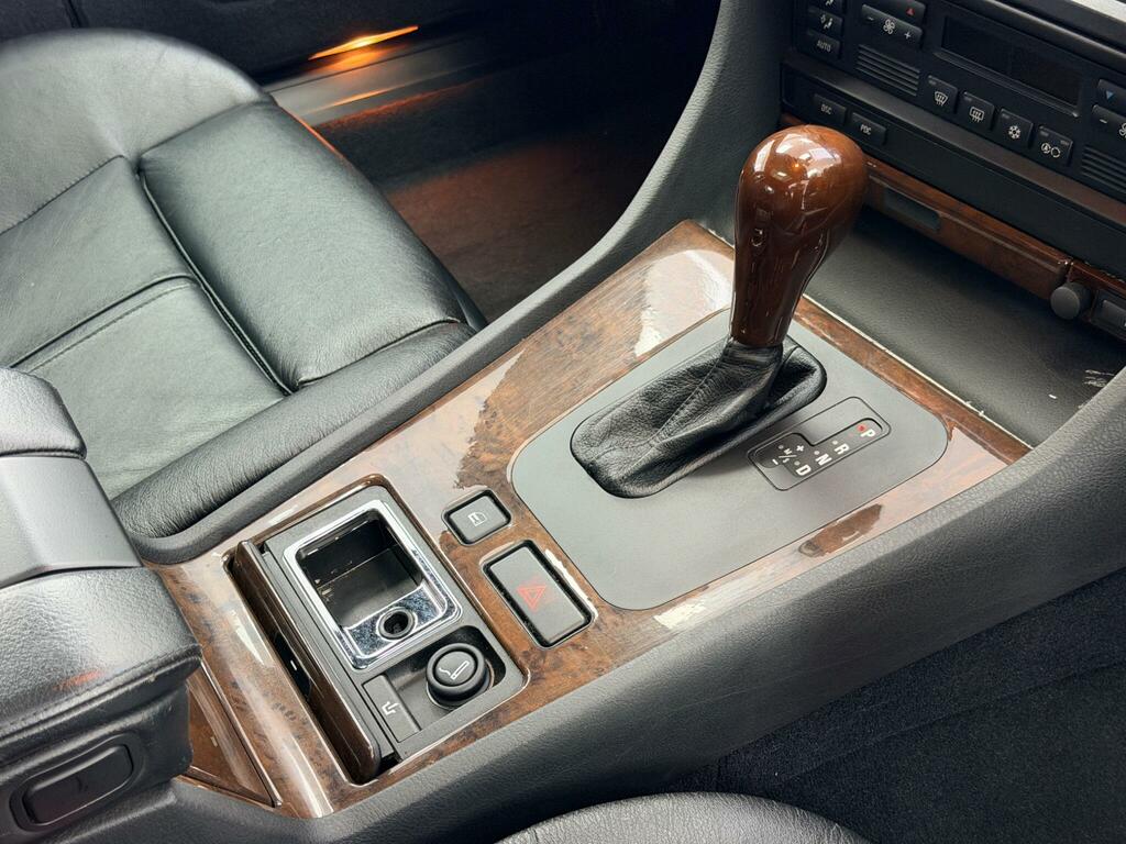 BMW 7 Series Blue #8