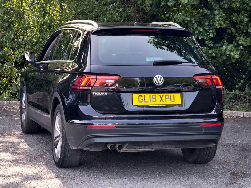 Volkswagen Tiguan 2.0 Tdi Match Euro 6 Ss GL19XPU Black #2