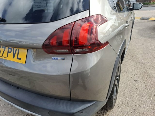 Peugeot 2008 Puretech Allure Suv Grey #4