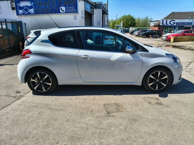 Peugeot 208 Puretech Allure Hatchback SX16FVA White #6