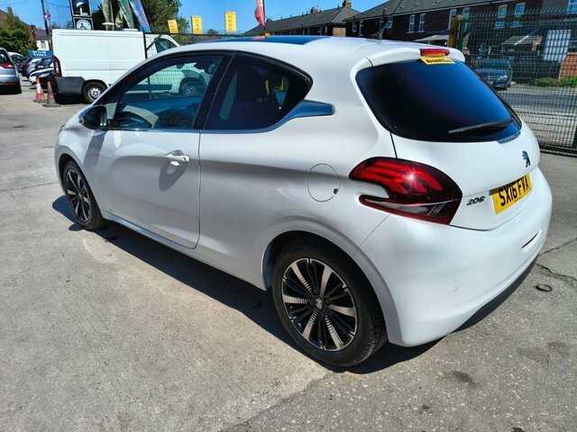 Peugeot 208 Puretech Allure Hatchback SX16FVA White #3