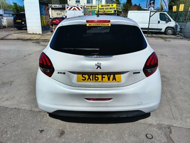 Peugeot 208 Puretech Allure Hatchback SX16FVA White #4