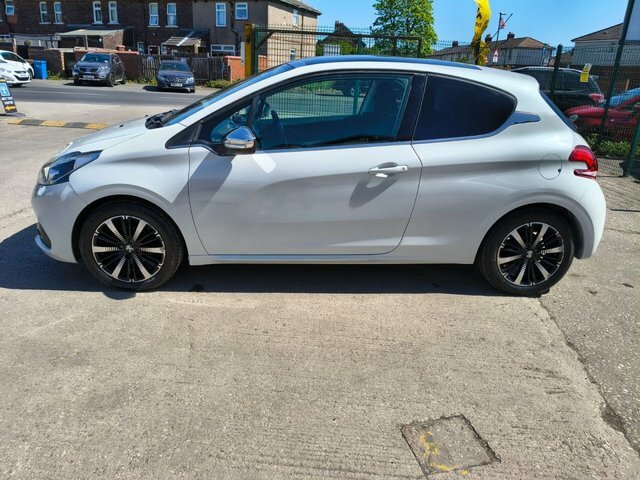 Peugeot 208 Puretech Allure Hatchback SX16FVA White #2