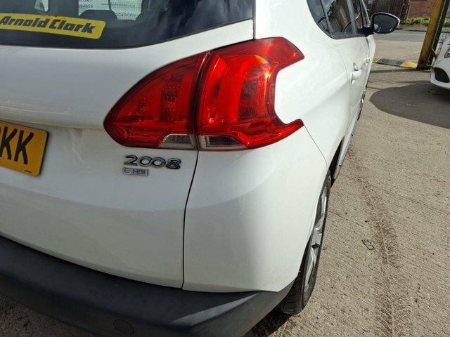 Peugeot e-2008 E-hdi Active Suv White #5