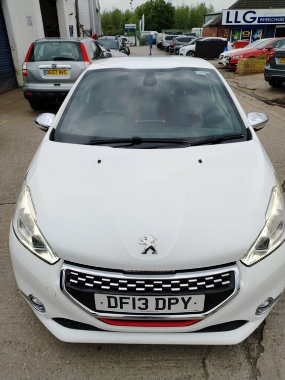Peugeot 208 Thp Gti Hatchback White #2