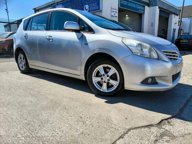 Toyota Verso 1.8 V-matic Tr Silver #2
