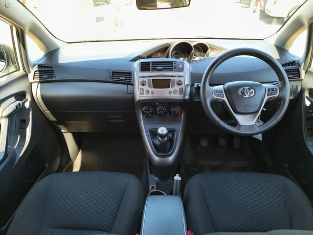 Toyota Verso 1.8 V-matic Tr Silver #21