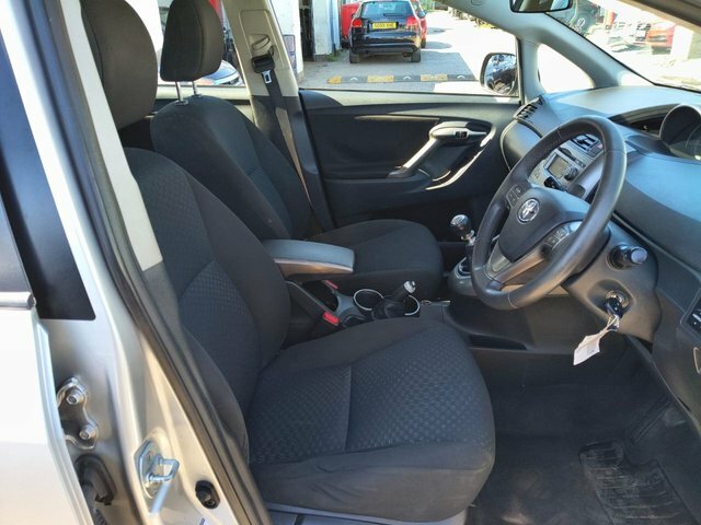 Toyota Verso 1.8 V-matic Tr Silver #17