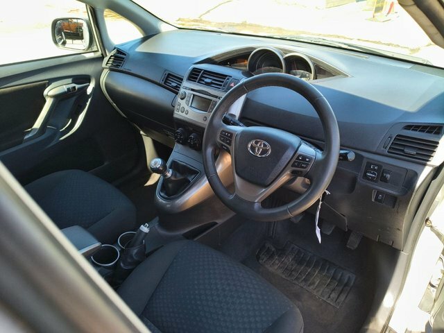 Toyota Verso 1.8 V-matic Tr Silver #18