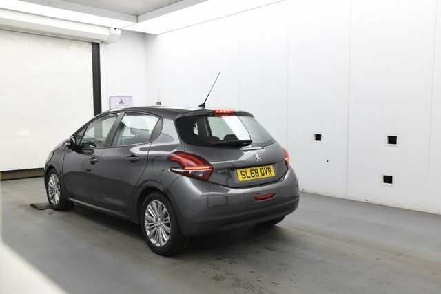 Peugeot 208 Puretech Signature Hatchback Grey