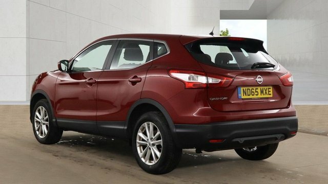 Nissan Qashqai Dig-t Acenta Suv ND65MXE Red #3