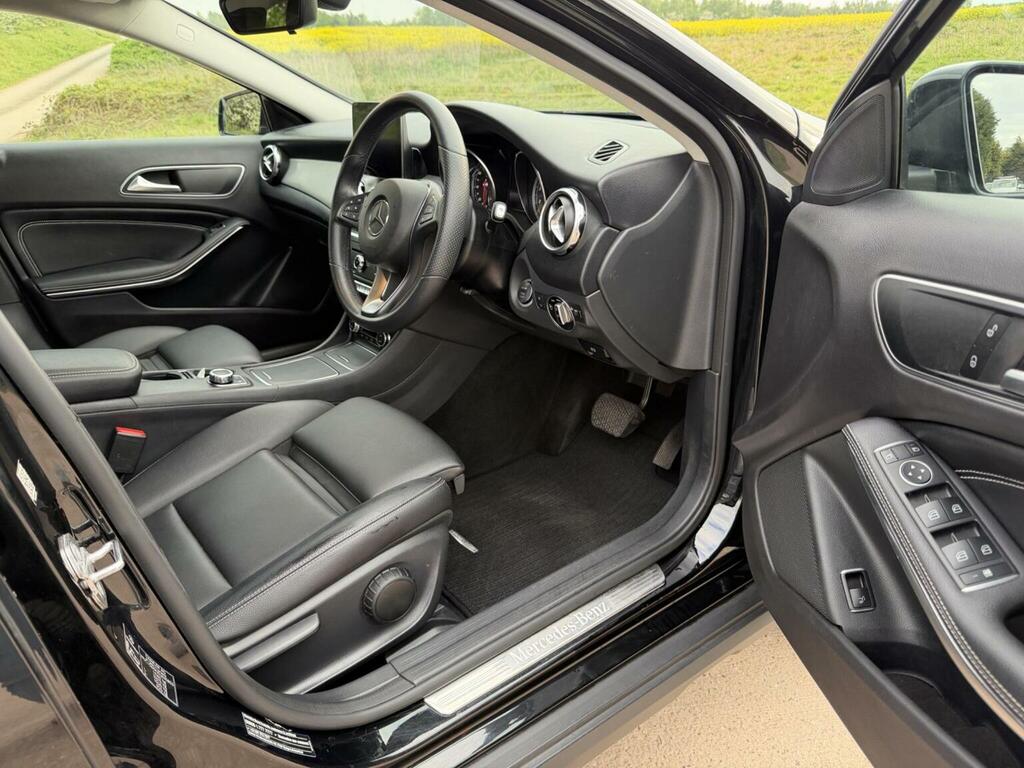 Mercedes-Benz GLA Class Suv 1.6 Gla200 Sport Executive 7G-dct Euro 6 S GJ19AKY Black #3
