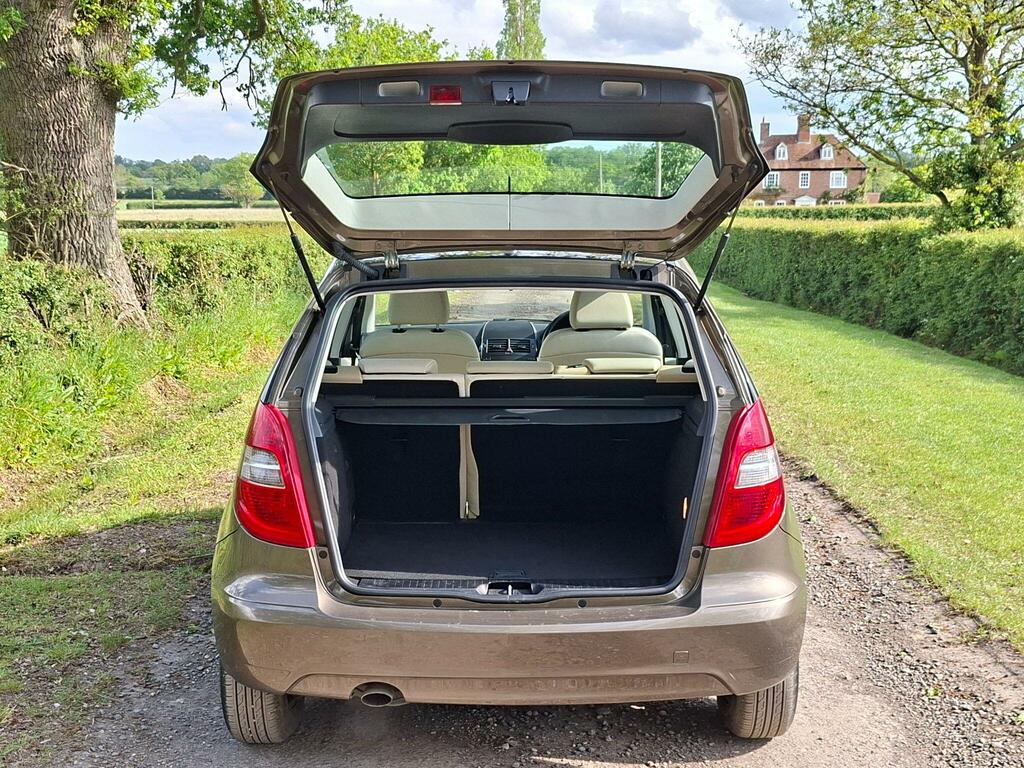 Mercedes-Benz A Class 1.5 A160 Blueefficiency Classic Se Brown #3
