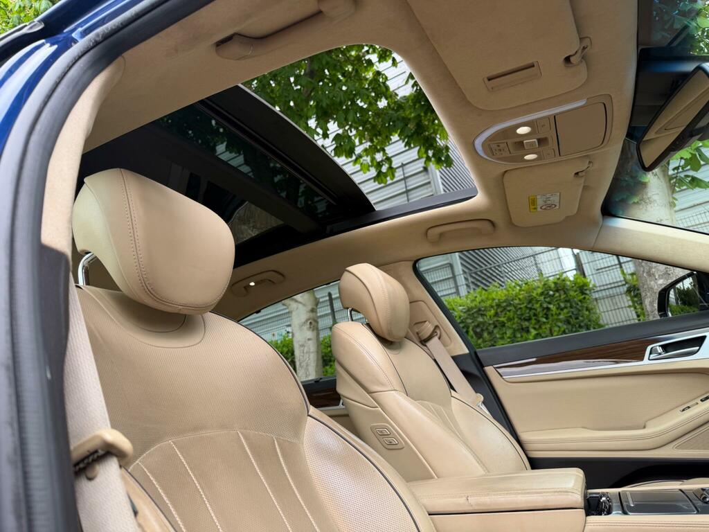 Hyundai Genesis  Black #16