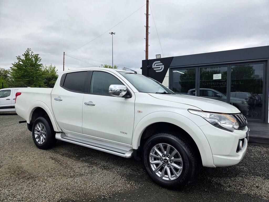 Mitsubishi L200 Pickup 2.4 Di-d Dc Titan 4Wd Euro 6 201717 White