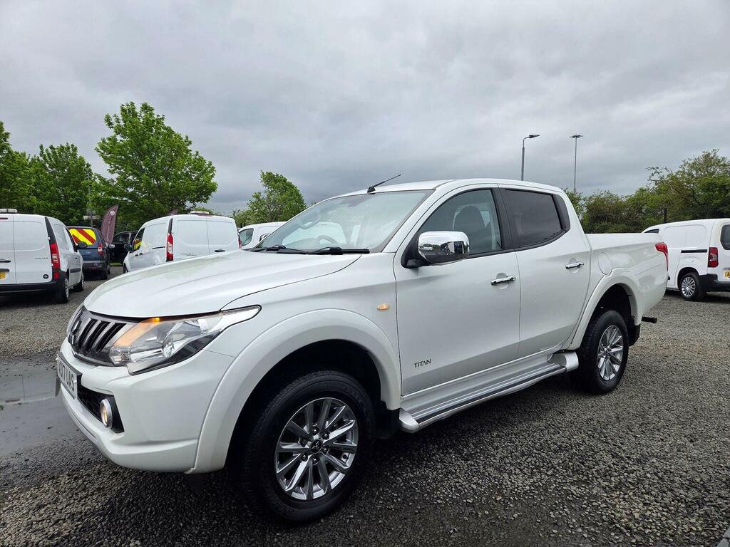Mitsubishi L200 Pickup 2.4 Di-d Dc Titan 4Wd Euro 6 201717 White #6
