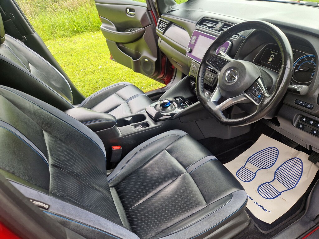 Nissan Leaf Tekna Red #5