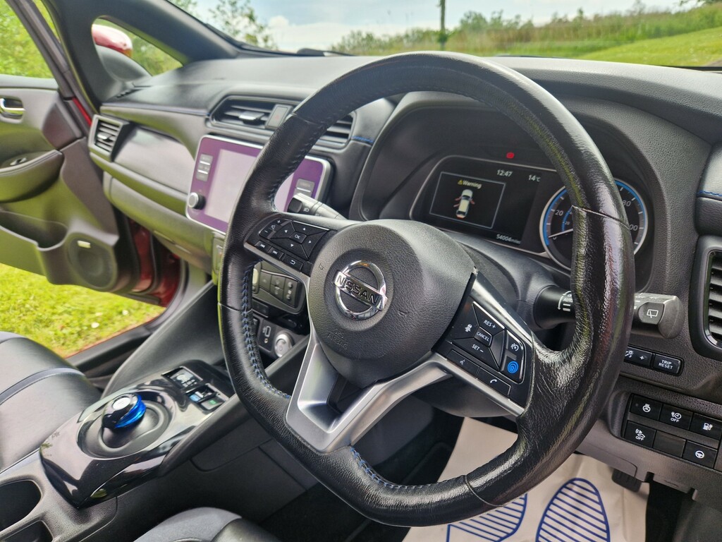 Nissan Leaf Tekna Red #4