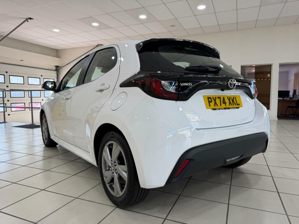 Toyota Yaris 1.5 Vvt-h Icon Hatchback Hybrid E-cvt E White #4