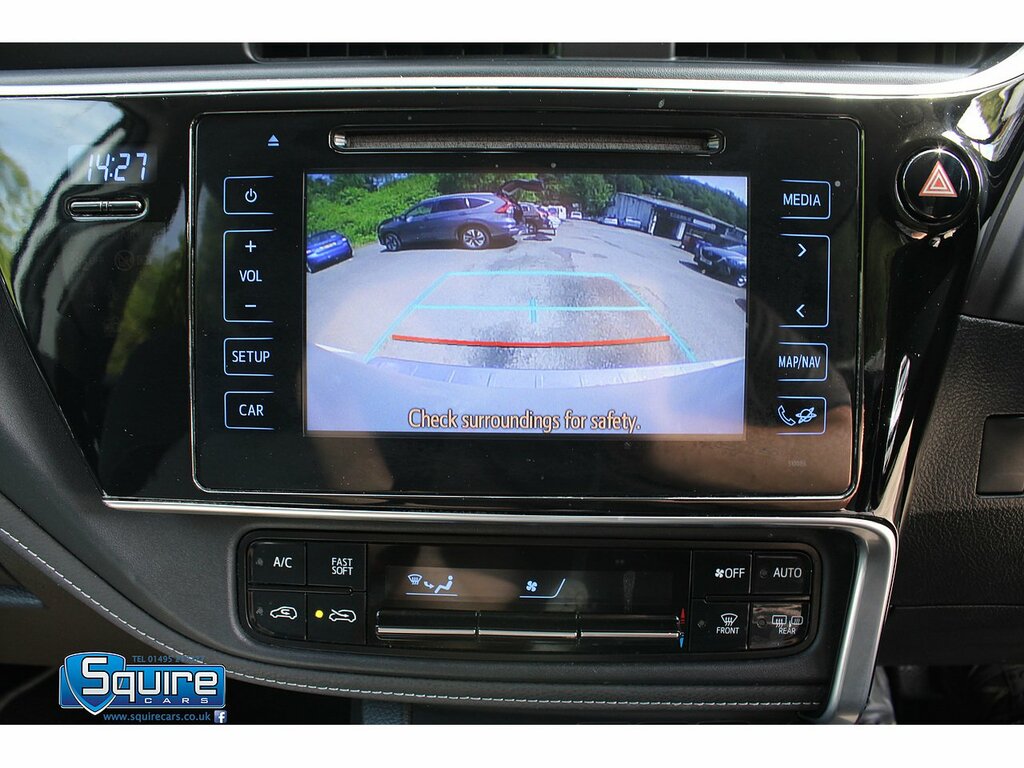 Toyota Auris Vvt-h Design U1550 Ulez HF68XML White #4