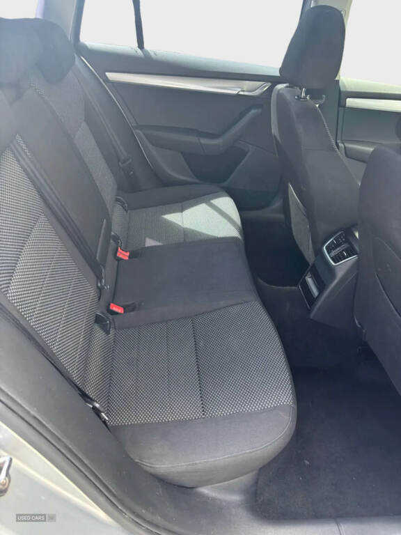 Skoda Octavia 1.6 Tdi Cr 110 Se Dsg Silver #5