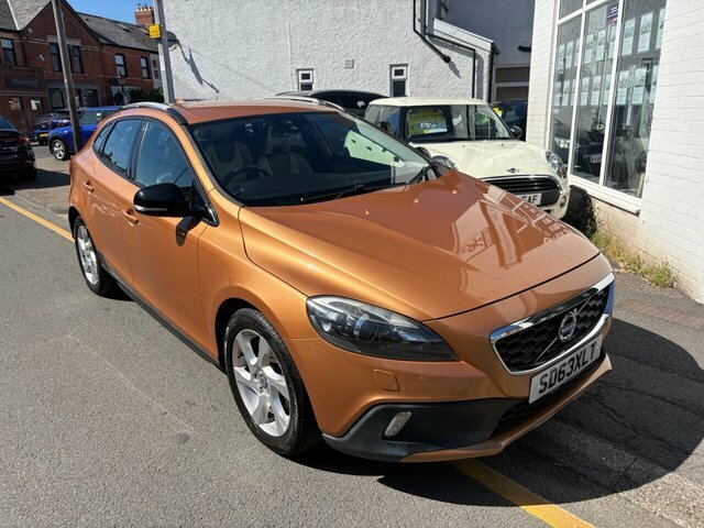 Volvo V40 Cross Country D2 Lux Hatchback Brown #2