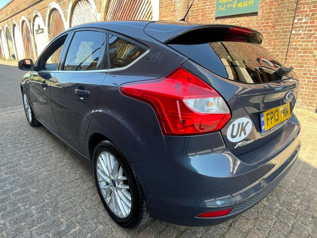 Ford Focus Hatchback 1.6 Tdci Zetec 2013 FP13YNM Grey #4