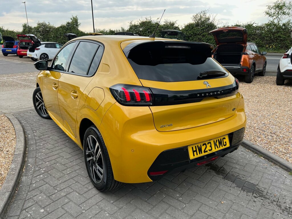 Peugeot 208 Allure Premium 1.2 Puretech 100 Eat8 HW23KMG Yellow #4