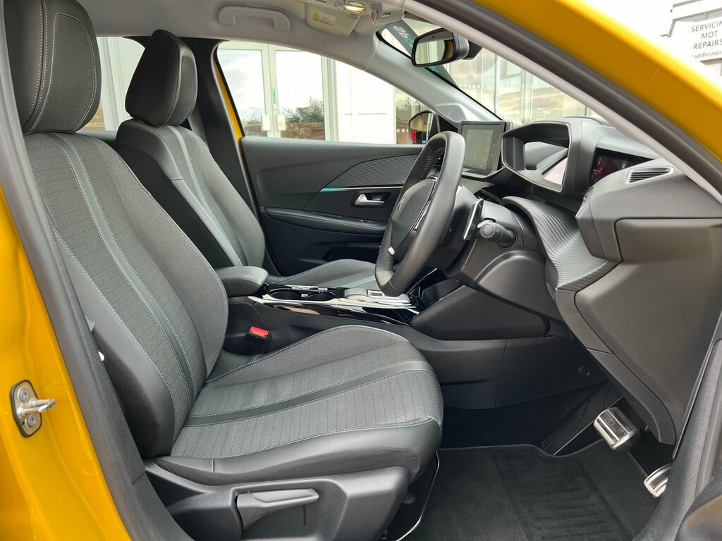 Peugeot 208 Allure Premium 1.2 Puretech 100 Eat8 HW23KMG Yellow #6
