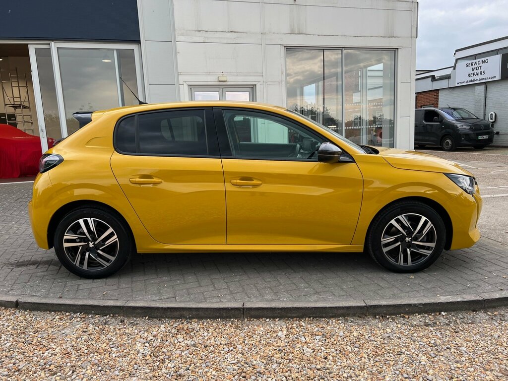 Peugeot 208 Allure Premium 1.2 Puretech 100 Eat8 HW23KMG Yellow #3