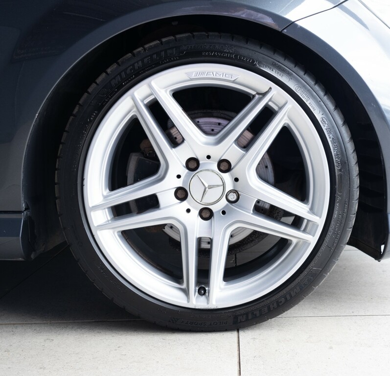 Mercedes-Benz C Class Saloon 1.8 Black #39