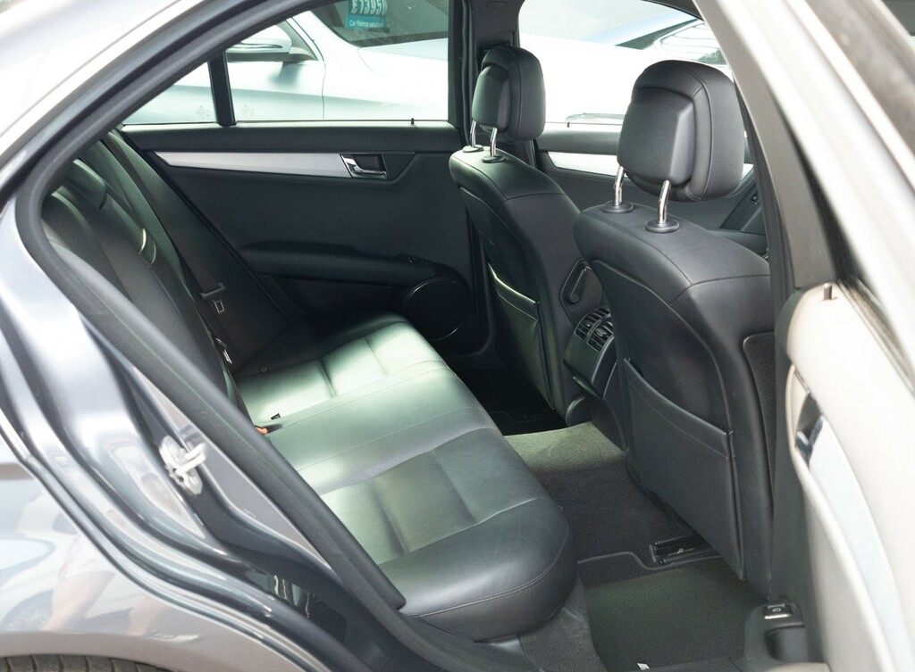Mercedes-Benz C Class Saloon 1.8 Black #23