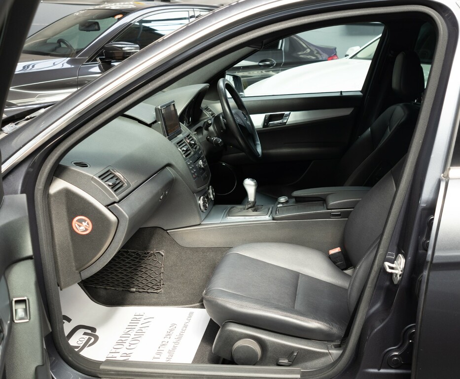 Mercedes-Benz C Class Saloon 1.8 Black #27