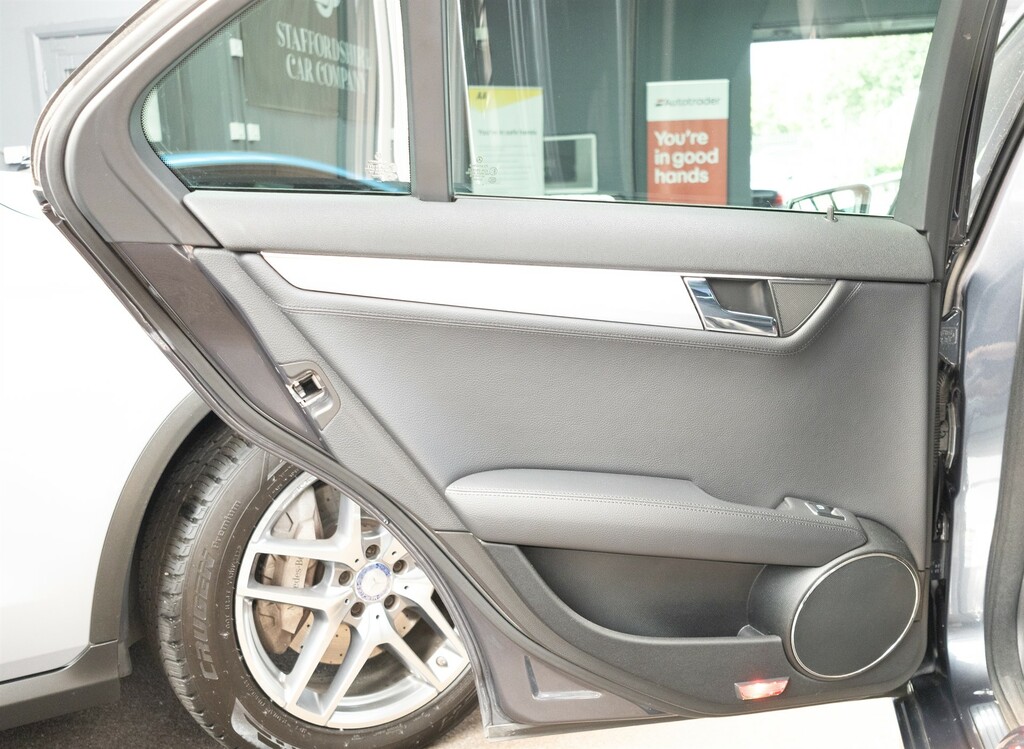 Mercedes-Benz C Class Saloon 1.8 Black #36