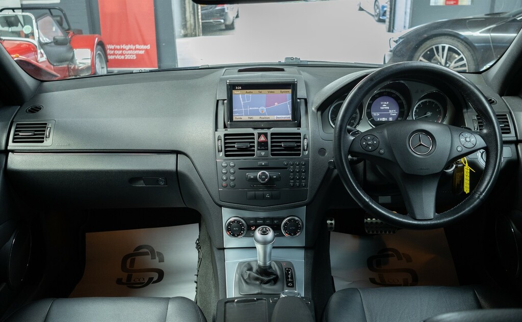Mercedes-Benz C Class Saloon 1.8 Black #31