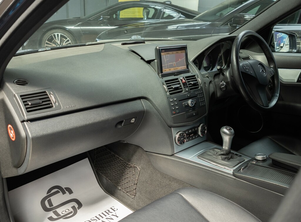 Mercedes-Benz C Class Saloon 1.8 Black #30