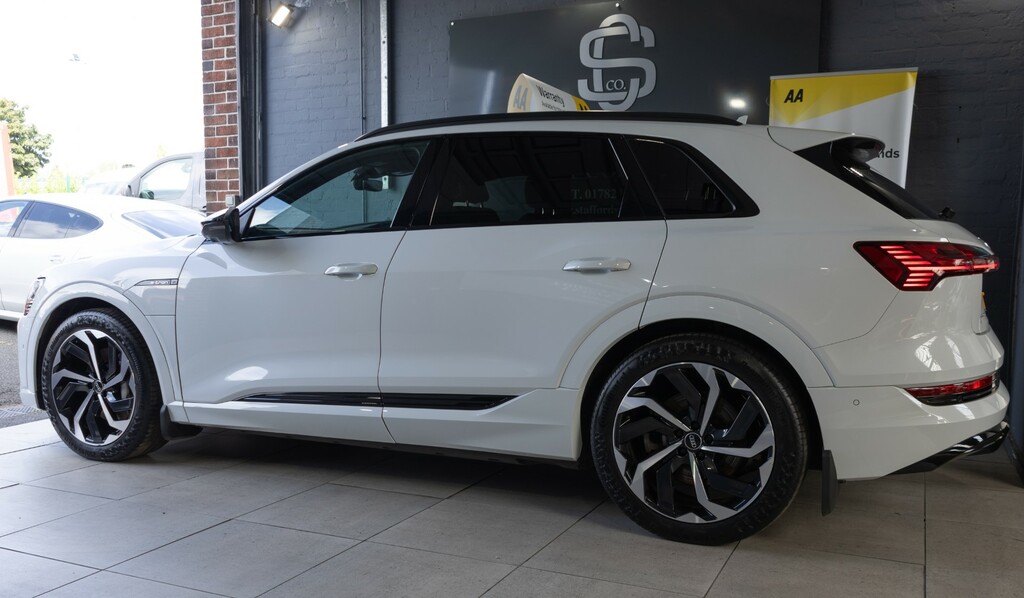 Audi E-tron Quattro Black Edition MF22XHT #6