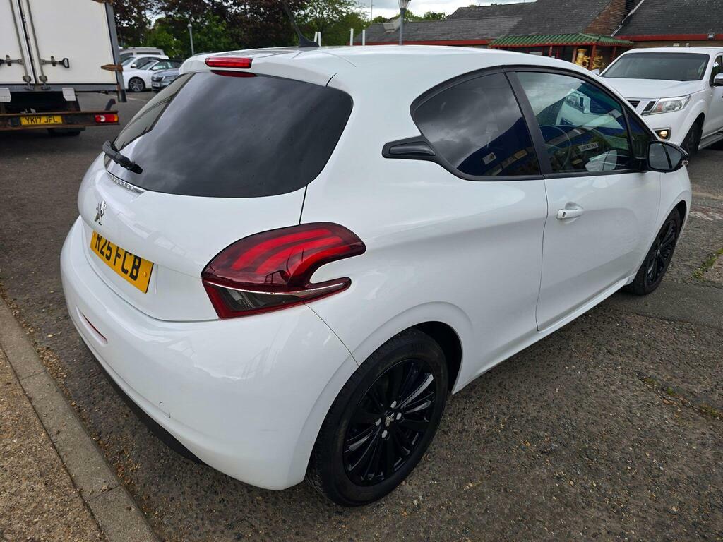 Peugeot 208 1.2 Puretech Black Edition Euro 6  White #3