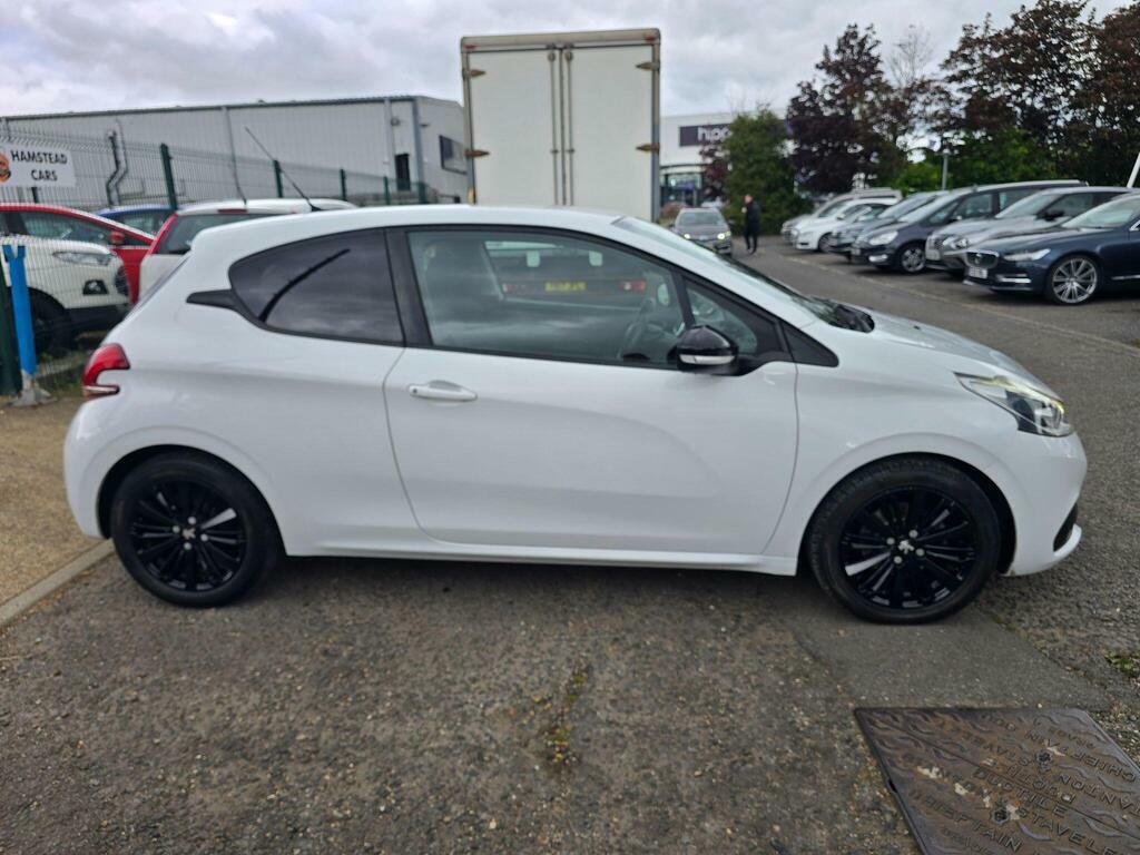 Peugeot 208 1.2 Puretech Black Edition Euro 6  White #2